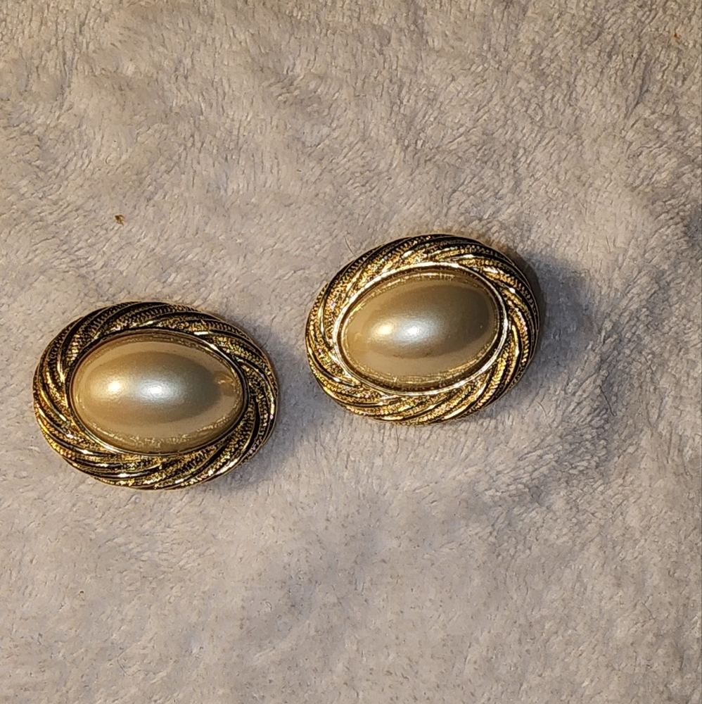 Vintage Trifari Gold-Tone Clip-On Earrings with Faux Pearl Cabochons - Picture 5 of 6